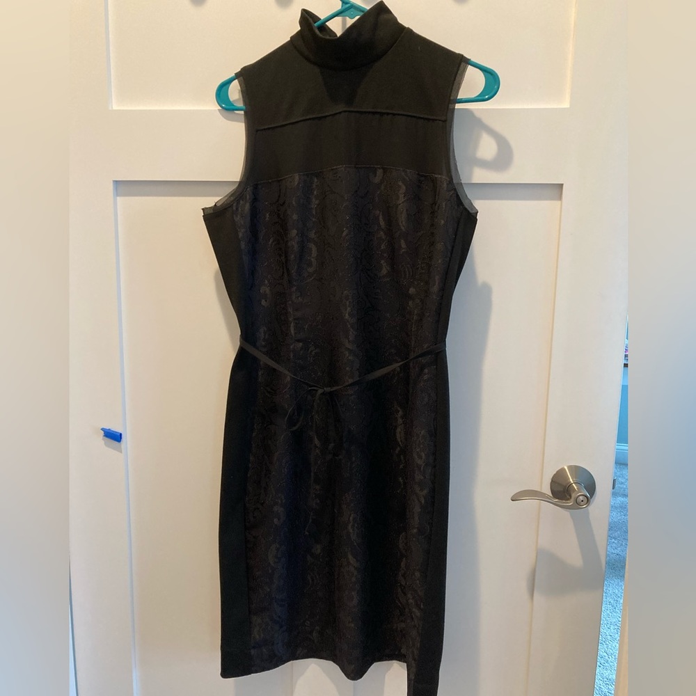 Sexy Simply Vera Vera Wang lacy dress with see-through panel at bodice. Medium